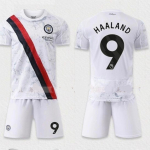 Man City 25/26 kodus&auml;rk #9 Haaland | Taevasinine triibuline komplekt | Kevin De Bruyne valik XS blue