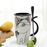 Tere, loominguline armas multikas keraamiline piimatass, kohvikruus, isiksus, paar suure mahutavusega joogitopsi lusikaga. 501-600ml