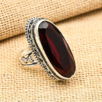 H&auml;mmastav punasest granaadist v&auml;&auml;riskivist k&auml;sitsi valmistatud 925 sterlingh&otilde;bedast ehtes&otilde;rmus 7.5 punane