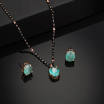 Estele &uuml;mmargune disainerkomplekt roosa kulla kattega ja m&uuml;ndirohelise v&auml;rvi kividega naistele