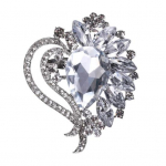 Loov s&auml;ravate kivikestega klaasist inkrusteeritud pross s&uuml;damekujuline mantli rev&auml;&auml;rin&otilde;el kleit mitmev&auml;rviline