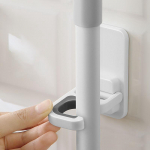 Mopihoidik Plastikust seinale kinnitatav harjade korraldaja Multifunktsionaalne harjavarrega riiul luuad Rippkonksud Vannitoatarvikud