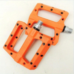 1 paar &uuml;litugevat nailonist tihendatud laagrit, kerge libisemisvastane pedaal MTB lame jalgrattapedaal BMX jalgrattatarvikud must