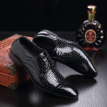 Meeste Oxfordi kingad, paelad, vabaaja &auml;rilised terava otsaga kingad Br&auml;ndi meeste pulmakleidi kingad 42 punane