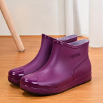 Naiste &uuml;hev&auml;rvilised l&uuml;hikesed veekindlad kingad, madala s&auml;&auml;rega libisemiskindlad vihmasaapad, v&auml;listingimustes kantavad vihmakingad 41 lilla