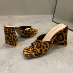 Uued Suvised Ruudukujulise Varba Lehkava Varba Madala Suuga Paksude Talladega Sussid V&auml;litingimustes Seksikad Elegantne Mood &Uuml;hev&auml;rvilised Naiste Sandaalid 35 leopardimustriline v&auml;rv
