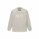 Fear of God Essentials 1977 Kollektsioon SS22 Treenerijakk &Uuml;hev&auml;rvilise Logoga ja Kraega Unisex &Uuml;ler&otilde;ivad &Uuml;hev&auml;rviline FOG-SS22-939 M