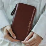 Hobonichi Techo &Uuml;hev&auml;rviline Amarone Weeks MEGA T&otilde;mblukuga Kaas Veinipunane Jaapan gray