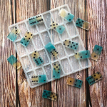 DIY doomino kristallist silikoonvormi vaigu valamine epoksiidvormi k&auml;sit&ouml;&ouml;t&ouml;&ouml;riistad