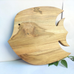 K&auml;sit&ouml;&ouml;na valminud r&otilde;&otilde;m: K&auml;sitsi valmistatud kalade serveerimislaud - K&auml;sit&ouml;&ouml;na valmistatud naturaalsest puidust l&otilde;ike- ja hakkimislaud