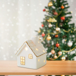 J&otilde;ulupuu maja keraamilised kaunistused Loomingulised helendavad lumemajad j&otilde;ulude v&auml;ikese stseeni paigutusega t&ouml;&ouml;laua kaunistused