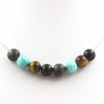 Pierres et Min&eacute;raux. Collier perles Labradorite + Oeil de Tigre + Howlite Turquoise + Agate Chaine en acier inoxydable.