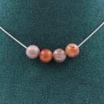 Pierres et Min&eacute;raux. Collier 4 perles Pierre de soleil 8 mm. Chaine en acier inoxydable Collier femmes, hommes. Taille personnalisa