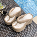 2025. aasta EVA paksu tallaga naiste pl&auml;tud: Libisemiskindlad, k&otilde;rgust t&otilde;stvad suvised platvormkingad 40-41 must