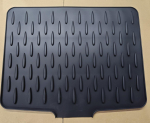 Silikoonist n&otilde;udekuivatusmatt, kuivatuspadi, libisemiskindel, kuumakindel masinamatt, k&otilde;rgendatud servaga, lauaplaadimatt n&otilde;udele, k&ouml;&ouml;gile, potile, tassile 40x32.5CM