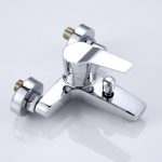 Vaskvaskisegisti Vask Tsink Tsinkisulam Kolmekordne Vannisegisti L&uuml;liti Spiraalt&uuml;&uuml;pi Kolmekordne Kuum ja K&uuml;lm Vesi Mikserkraan K&auml;epide 927g