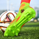 Libisemiskindlad hingavad k&otilde;rge naeltega jalgpallijalatsid Spordijalatsid Lastejalatsid T&auml;iskasvanute jalan&otilde;ud 35 valge