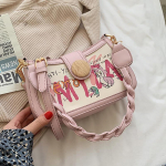 V&auml;ike kandiline kott Naiste kott Kevad-suvi Uus trendikas tipptasemel tekstuuriga Crossbody kott &Uuml;he &otilde;la kaenlaaukott one size