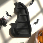 Kassikujuline puidust k&auml;sit&ouml;&ouml; seinaekraani riiul ujuv 20.5x34cm