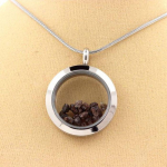 Pierres et Min&eacute;raux. Collier Diamant marron brut. Mod&egrave;le M&eacute;daillon 20 mm. Couleur Argent.