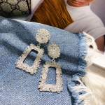 Vintage geomeetrilised k&otilde;rvar&otilde;ngad naistele Statement k&otilde;rvar&otilde;ngas ehted nikerdatud metallist kullav&auml;rvi k&otilde;rvar&otilde;ngad moeehted trendikas kingitus