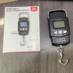 Kompaktne t&auml;psusega k&auml;eshoitav kaal m&otilde;&otilde;dulindiga - Kaasaskantav piiri&uuml;lene elektrooniline kaalumisvahend majapidamiskasutuseks