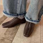 2024. aasta kevadsuvi, uued naiste madala kontsaga kandiline varvas, tavaline vabaaja t&ouml;&ouml;, mugavad tasapinnalised pehmed ehtsast nahast kingad, naine, kokkuv&otilde;tlik 34 pruun