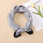 Satiinist v&auml;ike kandiline sall 60 cm siidist sall triibuline tr&uuml;kitud sall dekoratiivne peapael Mood naiste siidist sall 60*60cm