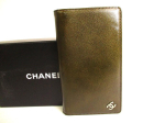 Ehtne CHANEL CC logo oliiviroheline lakknahast kahekordne klapiga pikk rahakott #a052 Avatud karp