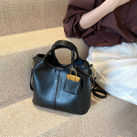 Disain Mood V&auml;ike PU-nahast &otilde;lakott naistele Talvine Uued lihtsad kaenlaaluste k&auml;ekotid 26x10.5x21cm veinipunane v&auml;rv