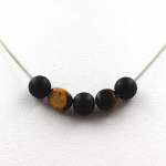 Pierres et Min&eacute;raux. Collier perles Onyx noir mat 8 mm + Oeil de Tigre d'Afrique du Sud Chaine en acier inoxydable.