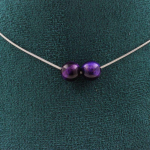 Pierres et Min&eacute;raux. Collier 2 perles Oeil de Tigre violet 8 mm. Chaine en acier inoxydable Collier femmes, hommes. Taille personna