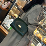 Naiste ehtsast nahast kott Uus naiste kaenlaalune kott Moodne retro crossbody kott Ni&scaron;i &uuml;he &otilde;la naiste kott Lehma nahk 24cm*10cm*17cm