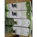 2 Forever Living Aloe Vera &Scaron;ampooni ja 2 Forever Living Aloe Vera Palsamit.