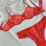 Uus naistepesu stringide komplekt Seksikas &uuml;li&otilde;huke l&auml;bipaistev rinnahoidja naiste alusp&uuml;kste rinnahoidja komplekt Suvine romantiline virsiku s&uuml;damega aluspesu M