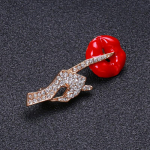 Mood Luksuslikud Armsad Suured Punased Huuled K&auml;siprossid Kullav&auml;rvi Rhinestone Emaili Sulamist Pross Daami Peo N&otilde;elad S&uuml;nnip&auml;evakingitused