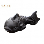 Lilla savist karpkala tee Lemmikloomade j&otilde;ukust suurendav Zeni teekomplekti kaunistus V&auml;ike, &otilde;rn suurus Elav pilt L&otilde;bus kalakujuline teelaua vidin parkkoor