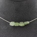 Pierres et Min&eacute;raux. Collier 4 perles Apatite verte de Madagascar. Chaine en acier Collier femmes, hommes. Taille personnalisable.
