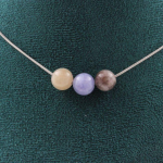 Pierres et Min&eacute;raux. Collier 3 perles Tourmaline multicolore 8 mm Chaine en acier Collier femmes, hommes. Taille personnalisable.