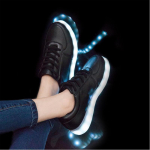 Moodsad tossud v&auml;lguga helendav LED-valgus Meeste naiste vabaaja kingad 34 must