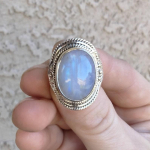 Kuukivist v&auml;&auml;riskivist k&auml;sitsi valmistatud disainis&otilde;rmus, s&uuml;nnikivi s&otilde;rmus, Boho s&otilde;rmus, soliidne s&otilde;rmus, kingitus talle, ovaalne s&otilde;rmus, pasjanssi s&otilde;rmus 6