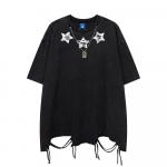 Disain Pentagrami kaelakeega l&uuml;hikeste varrukatega T-s&auml;rk meestele suvel. Kahjustatud &auml;&auml;ris, pestud ja kulunud augud, T-s&auml;rk, tipptrend S must