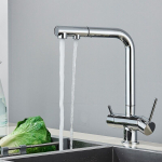 K&ouml;&ouml;gis v&auml;ljat&otilde;mmatav filtreeritud kraan Kroomitud messingist puhastussegisti 360 rotatsiooniga kahe pihustiga joogiveekraani anuma kraani segisti kraan