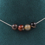 Pierres et Min&eacute;raux. Collier 4 perles Agate de R&ecirc;ve 8 mm. Chaine en acier inoxydable Collier femmes, hommes. Taille personnalisable.