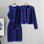 Kevads&uuml;gise br&auml;ndidisaineri prinditud r&otilde;ivad, naiste kootud kampsun, l&uuml;hikese mantliga kleit ja &uuml;herealine jakkmantel, kaheosaline komplekt One Size must