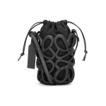Loewe Anagram reljeefne logo n&ouml;&ouml;rsulgemisega kerge vahtkummidest &auml;mbrikott naiste &otilde;lakott must C630G26X01-1100 Basic Set (Bag+Dust Bag)