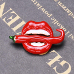 Blucome seksikad punased huuled ja t&scaron;illi kujuga pross emailiga sulamist nupp naistele kaelarihm m&uuml;ts Moesn&otilde;elad Aksessuaarid Ehted punane