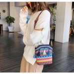 Canvas Bucket Bag V&auml;ike &otilde;lakott Uus etnilise stiiliga Crossbody kott Naiste mood tutt Mitmek&uuml;lgne triibuga kontrastv&auml;rvi naiste kott punane