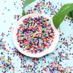 Umbes 4000 tk ehete valmistamiseks meisterdatud 2 mm miniaksessuaaride jaoks Leiud T&scaron;ehhi klaasist DIY kaelakee vahehelmed seemnehelmed k&auml;ev&otilde;ru v&otilde;lu tarvikud 4000PCS mitmev&auml;rviline