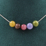 Pierres et Min&eacute;raux. Collier 5 perles Tourmaline multicolore 8 mm Chaine en acier Collier femmes, hommes. Taille personnalisable.